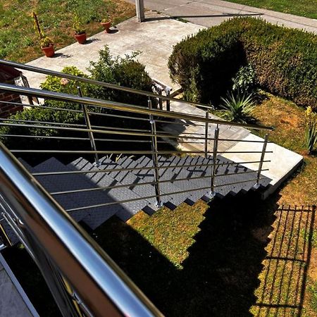 Apartman Borna Оточац Екстер'єр фото