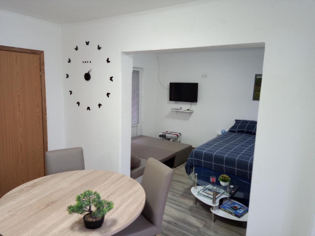 Apartman Borna Оточац Екстер'єр фото
