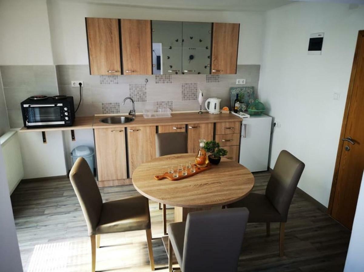 Apartman Borna Оточац Екстер'єр фото